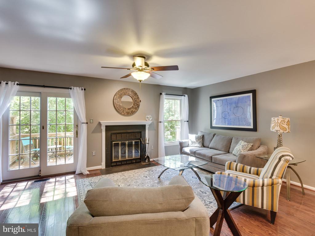 27 CARRIAGE HOUSE CIRCLE