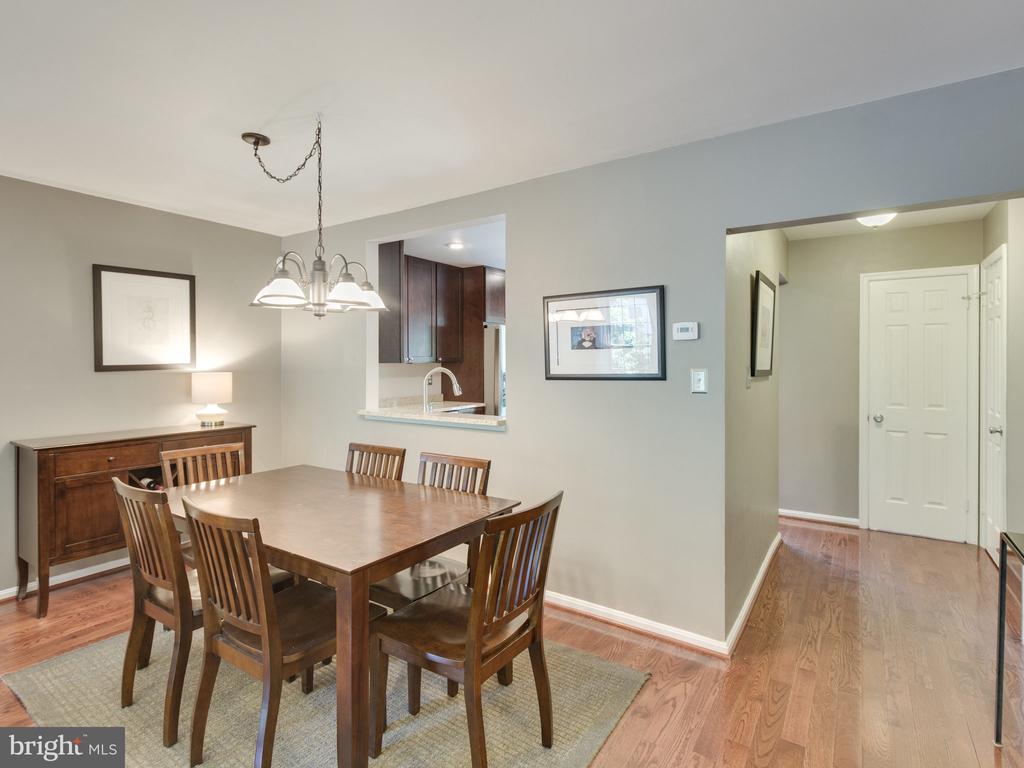 27 CARRIAGE HOUSE CIRCLE