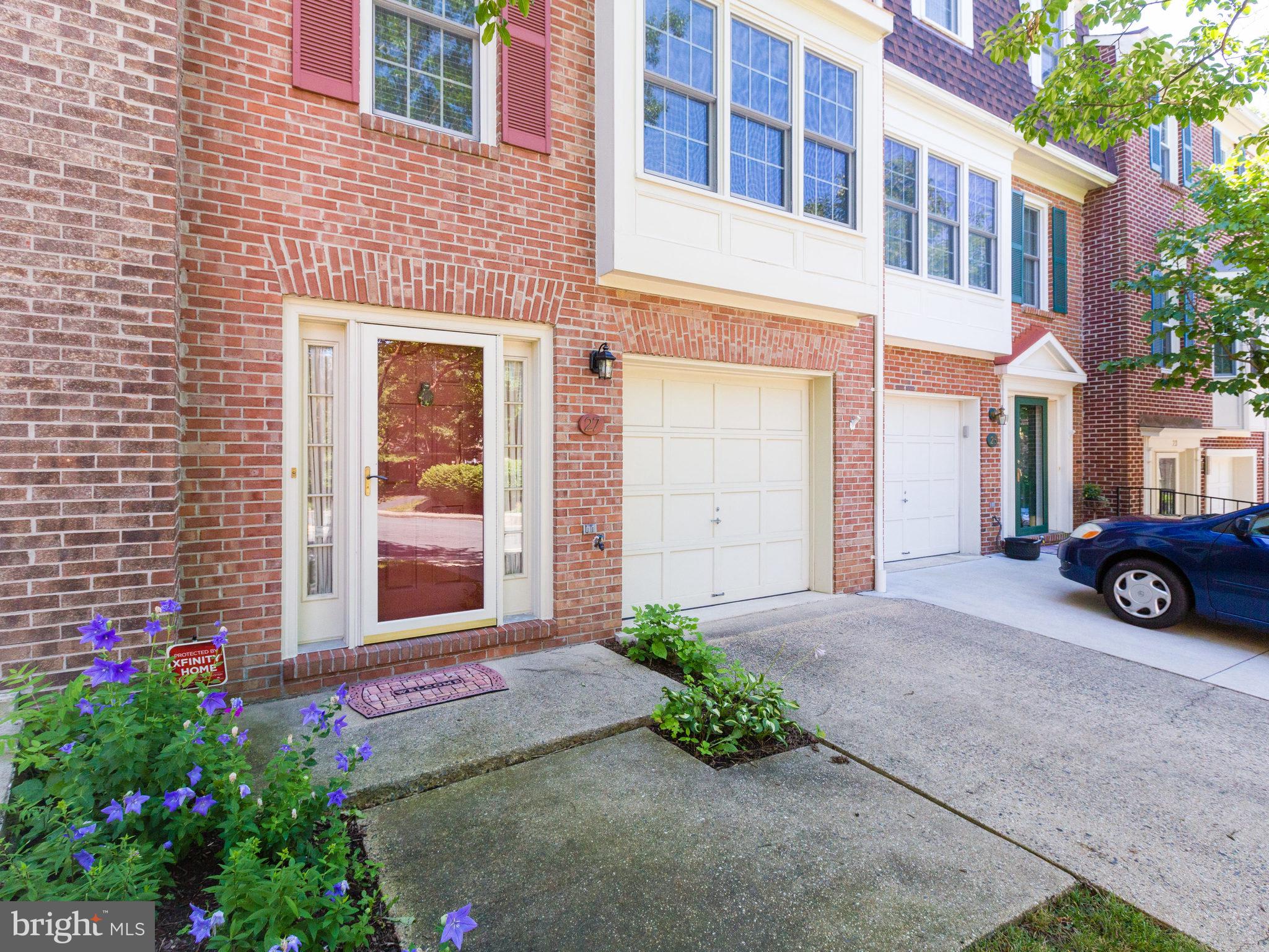 27 CARRIAGE HOUSE CIRCLE