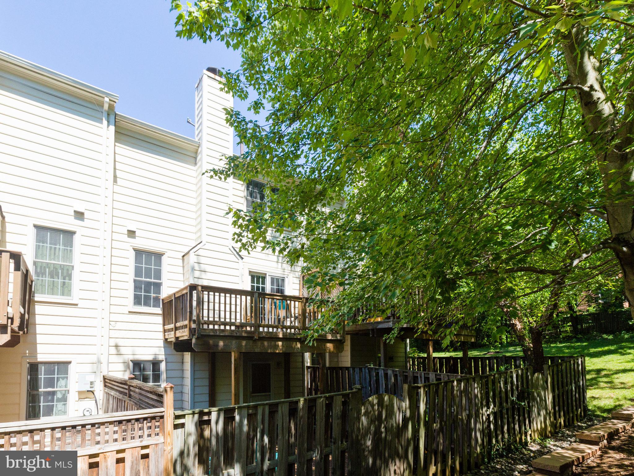 27 CARRIAGE HOUSE CIRCLE