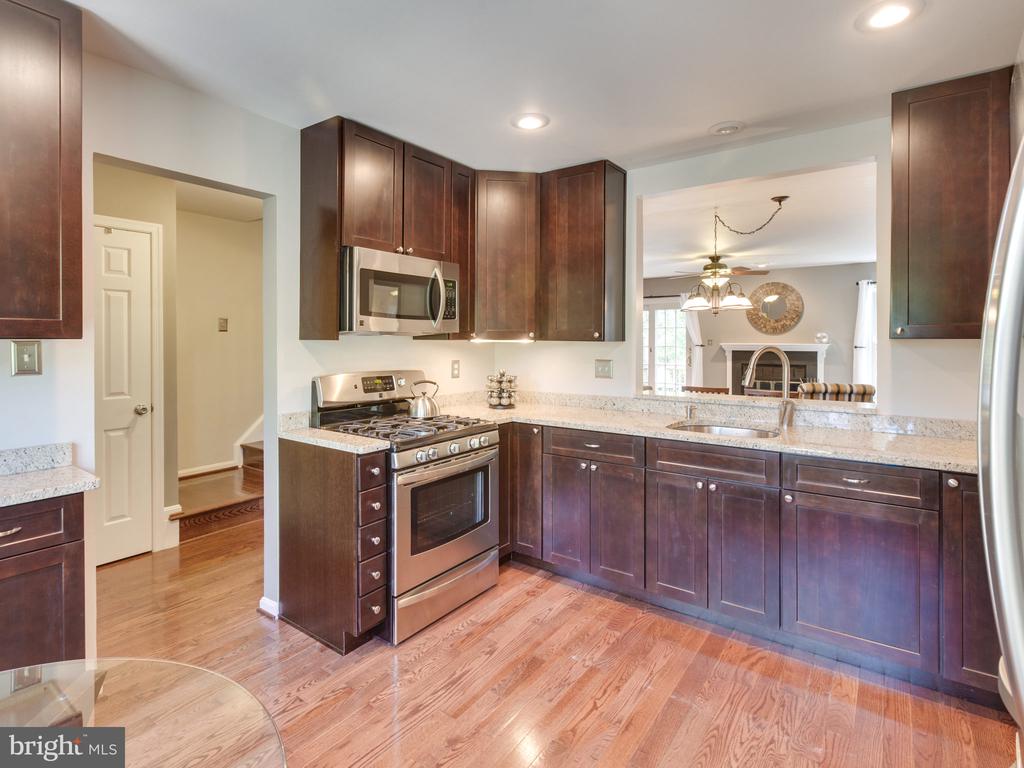 27 CARRIAGE HOUSE CIRCLE