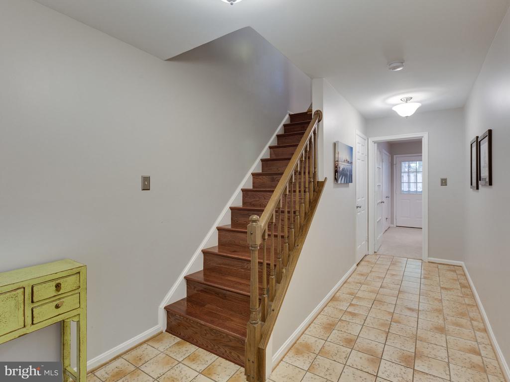 27 CARRIAGE HOUSE CIRCLE