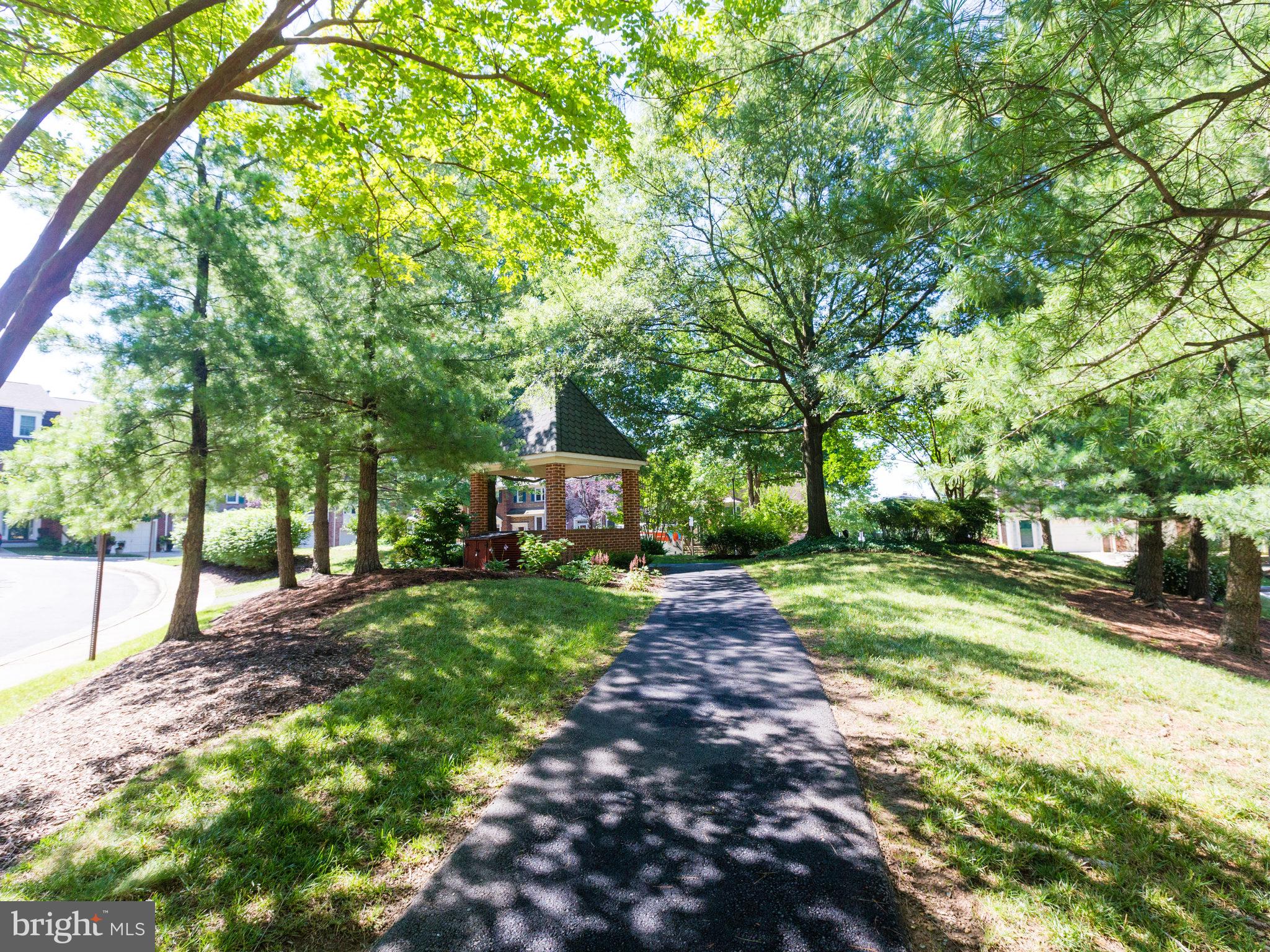 27 CARRIAGE HOUSE CIRCLE