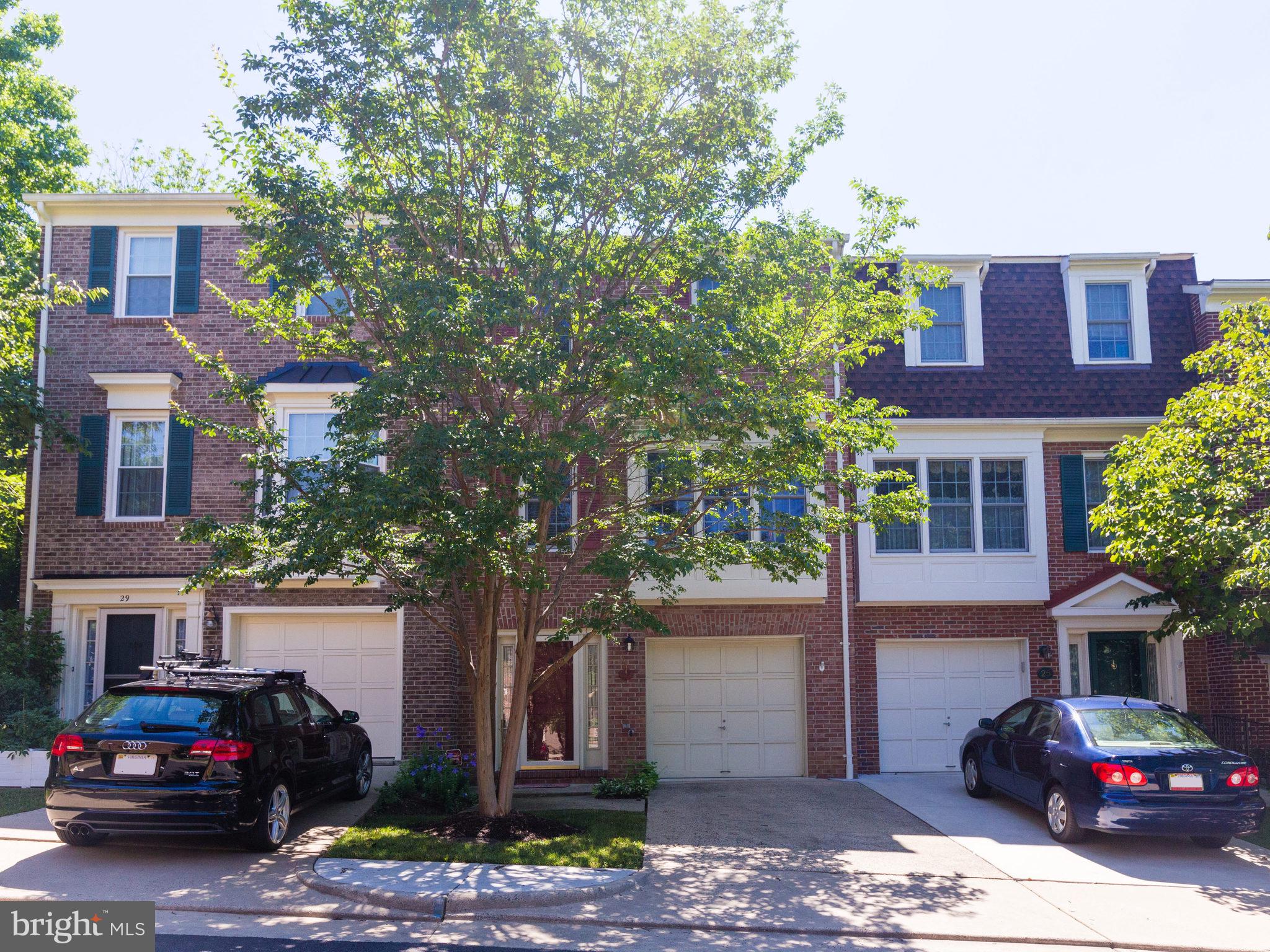 27 CARRIAGE HOUSE CIRCLE