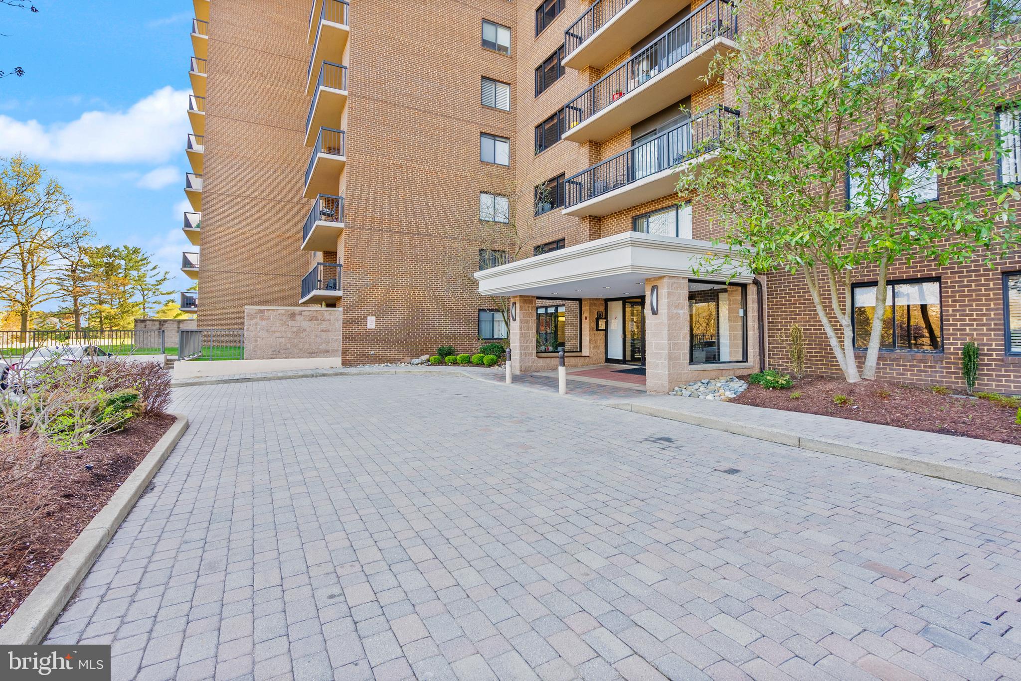 200 N PICKETT STREET N 1515