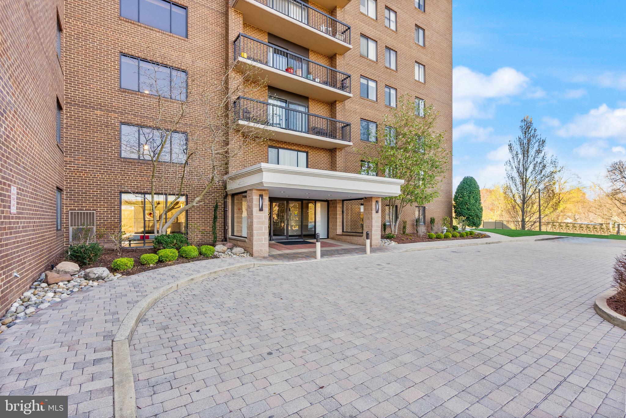 200 N PICKETT STREET N 1515