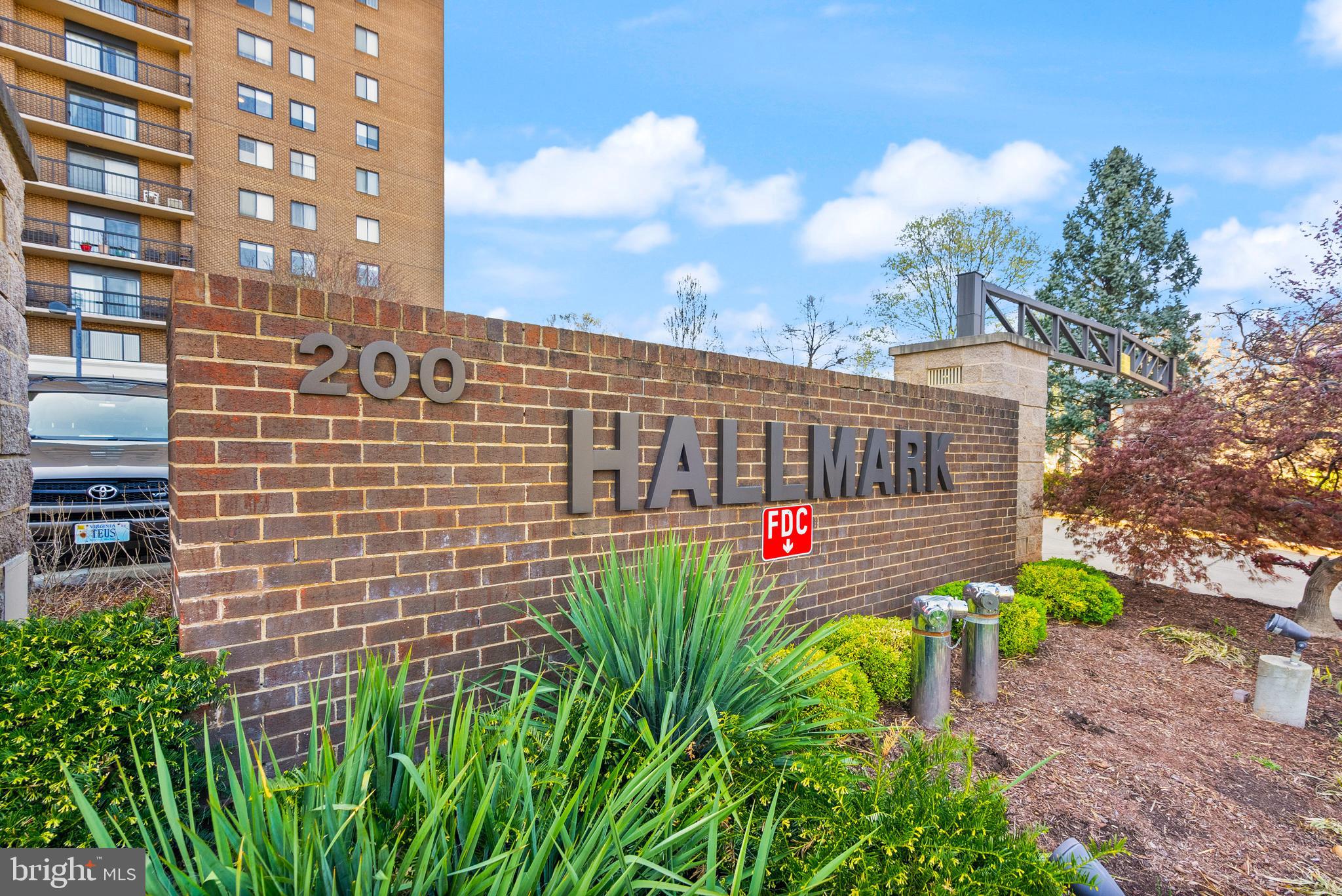 200 N PICKETT STREET N 1515