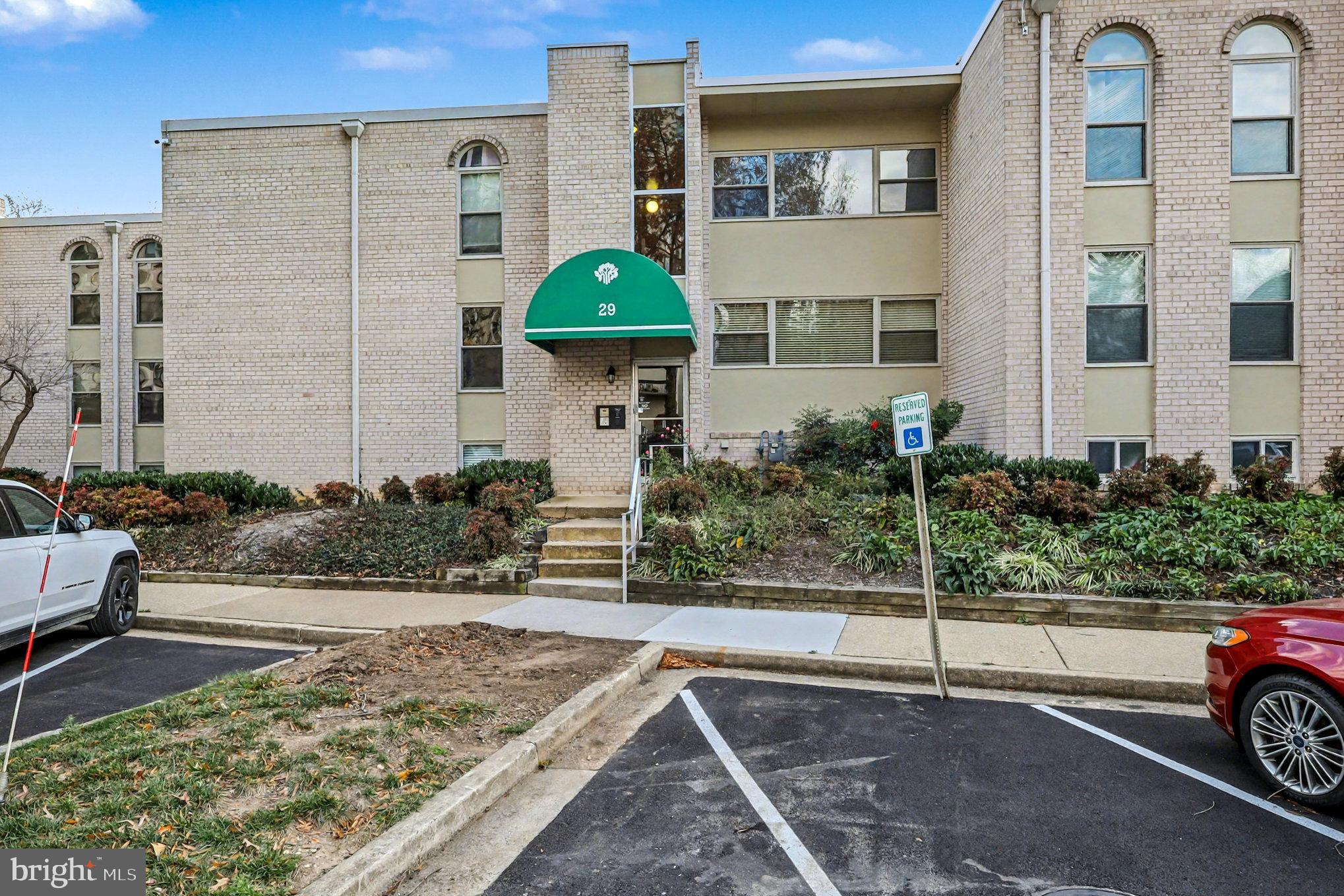 29 CANTERBURY SQUARE 201