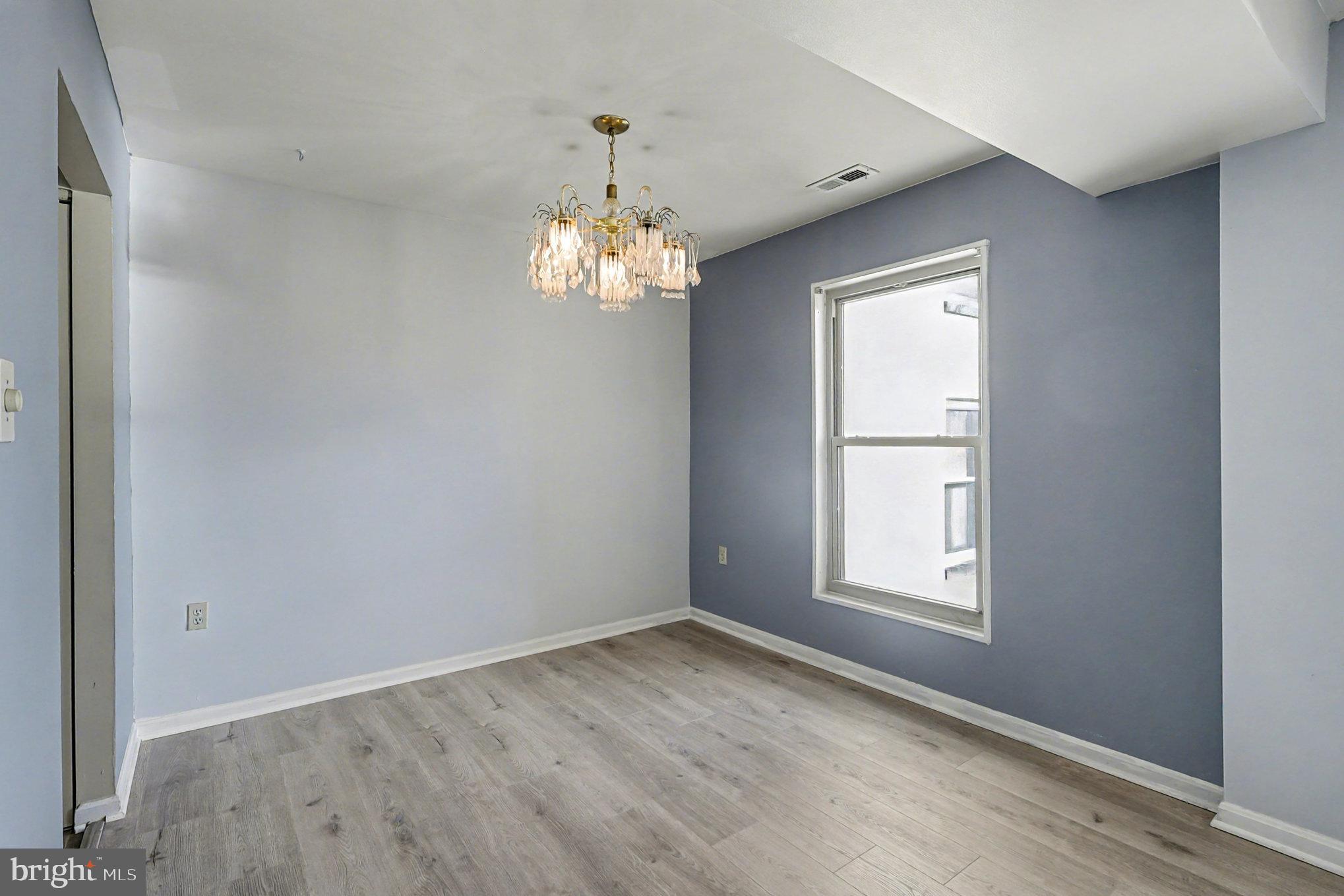 29 CANTERBURY SQUARE 201