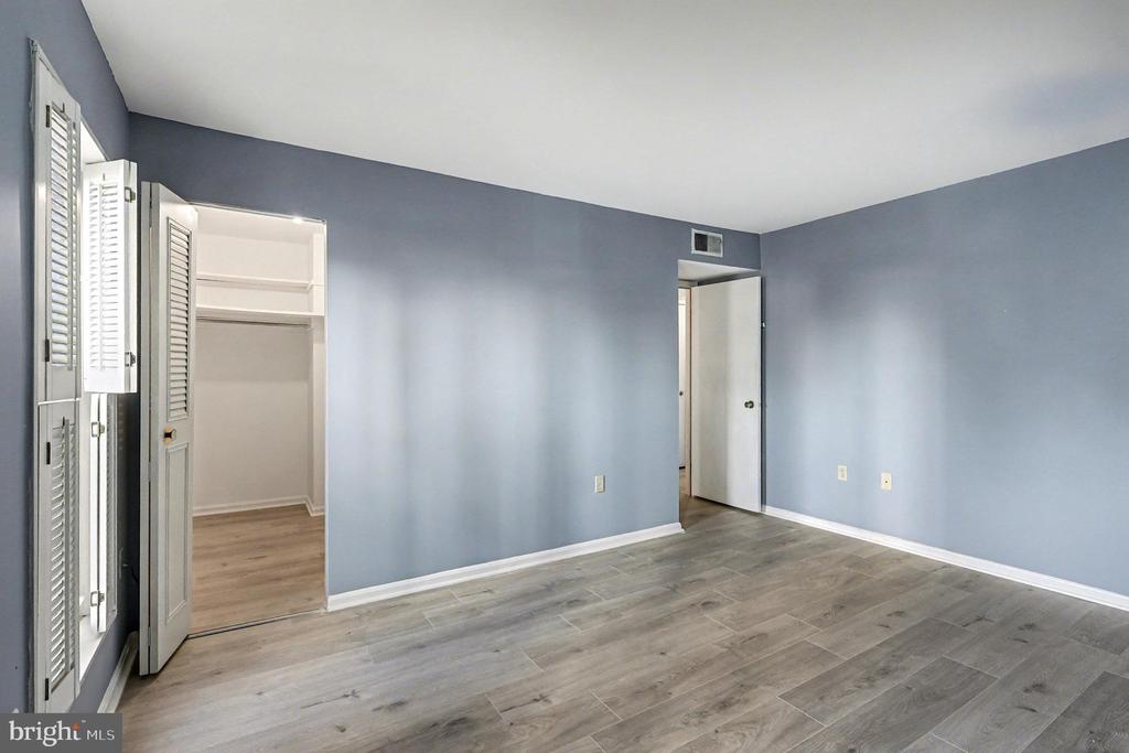 29 CANTERBURY SQUARE 201