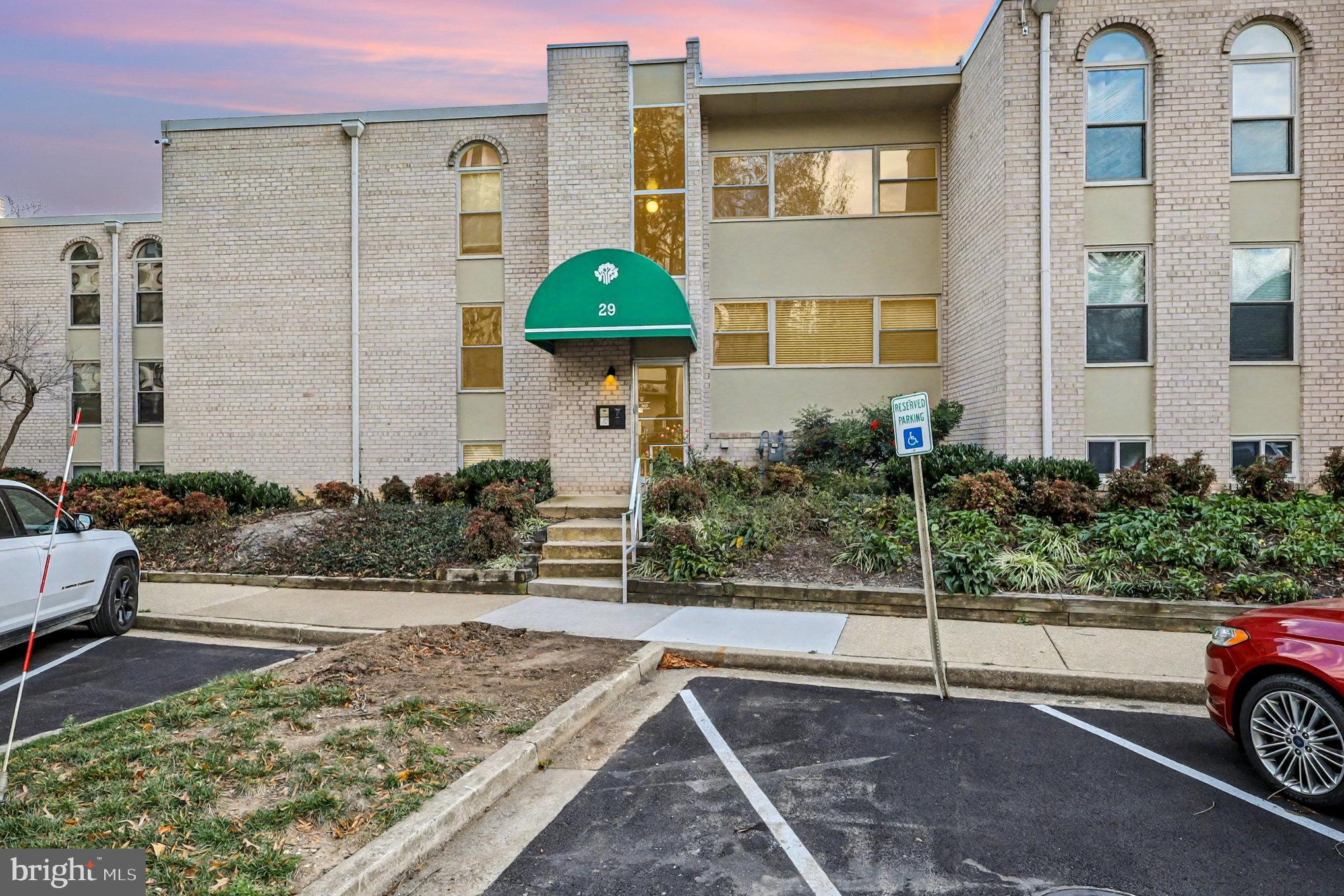 29 CANTERBURY SQUARE 201