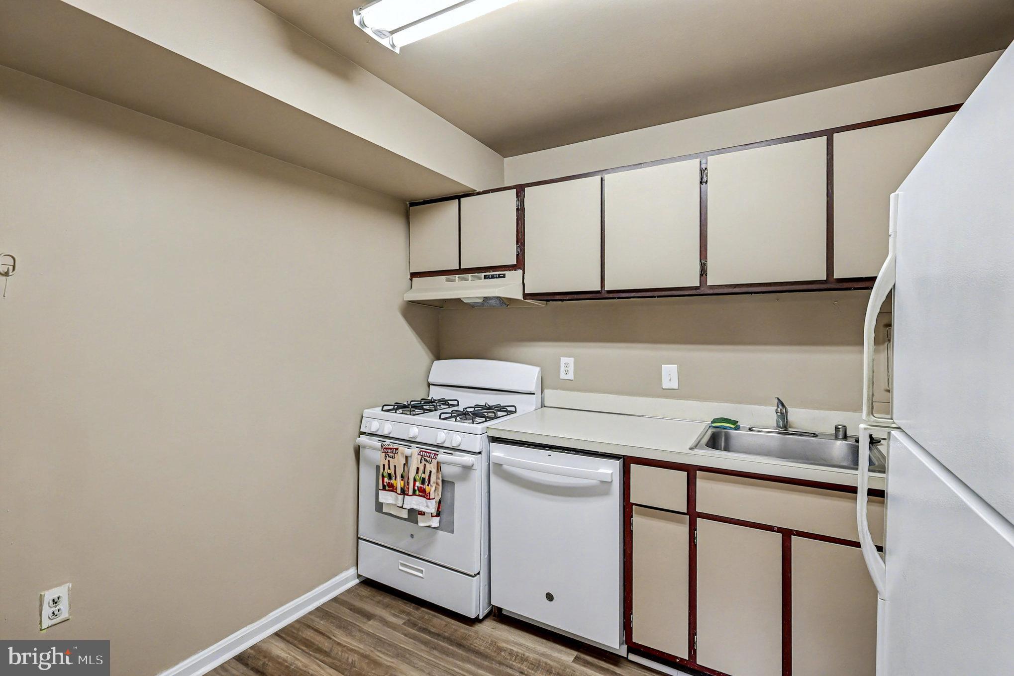 29 CANTERBURY SQUARE 201