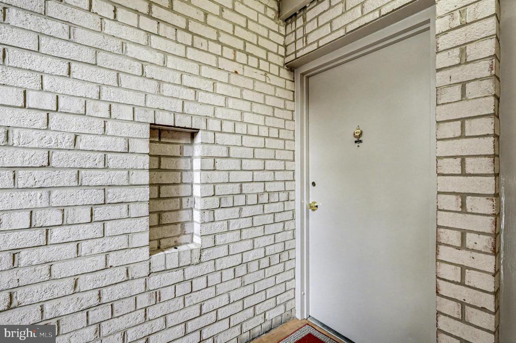 29 CANTERBURY SQUARE 201