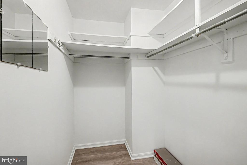 29 CANTERBURY SQUARE 201