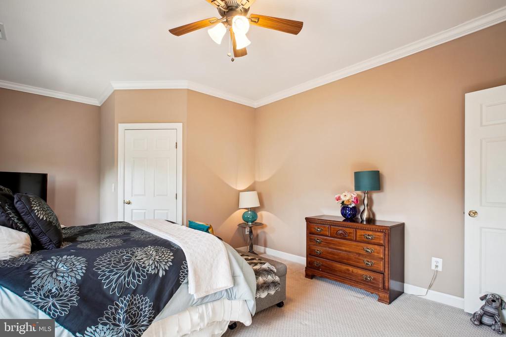 7234 RITA GRAY LOOP