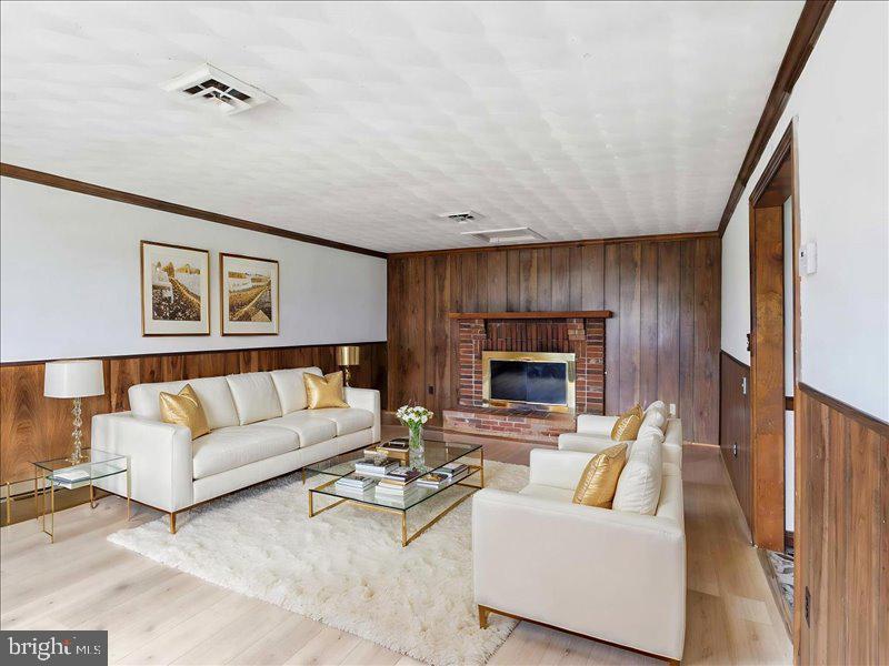 6404 INWOOD DRIVE
