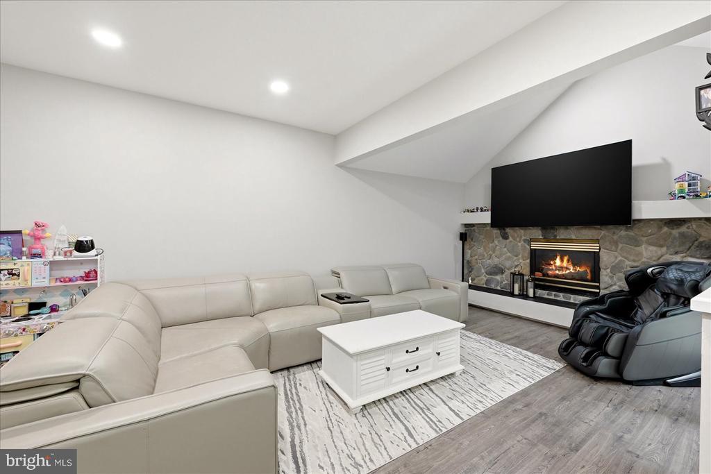 13118 HEARTHSIDE LANE