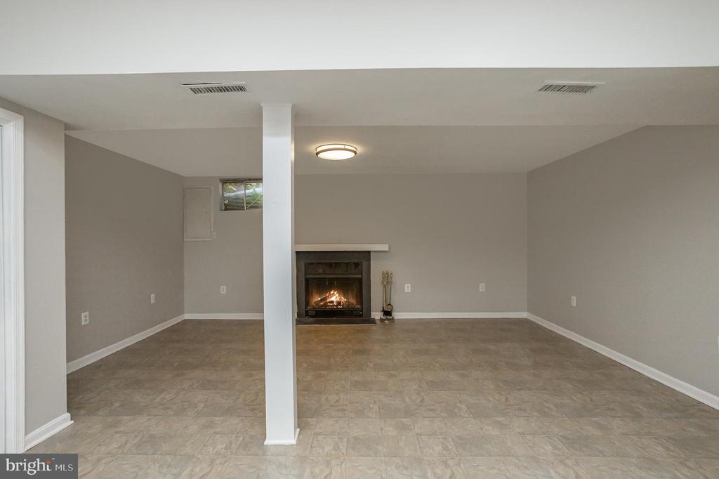 12123 STONEFORD DRIVE
