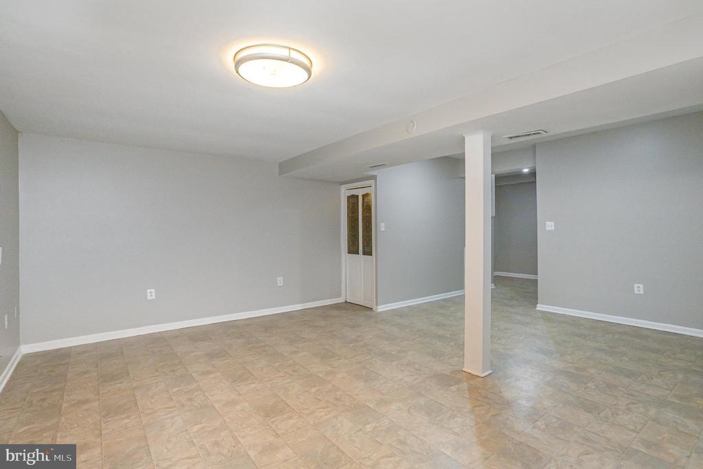 12123 STONEFORD DRIVE