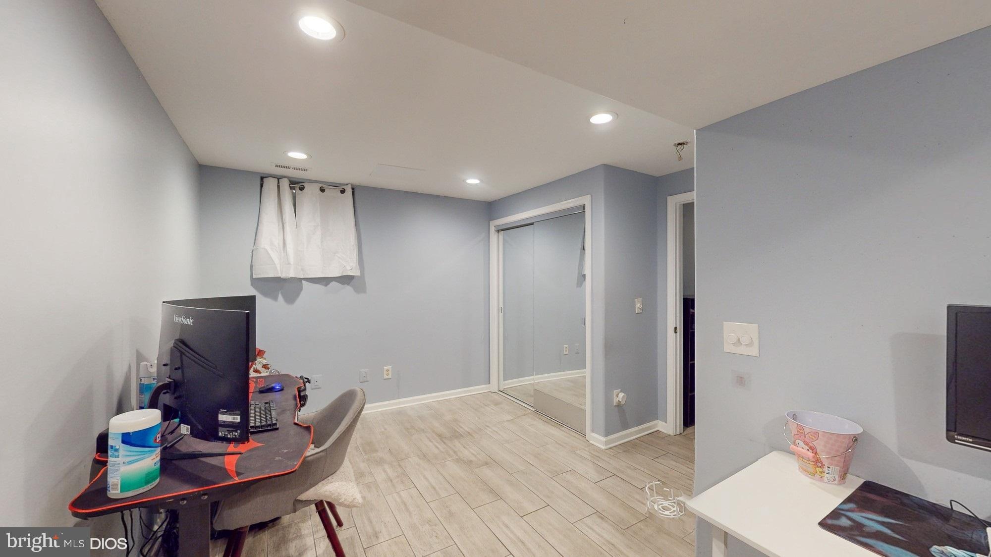 98 NORTHAMPTON BOULEVARD