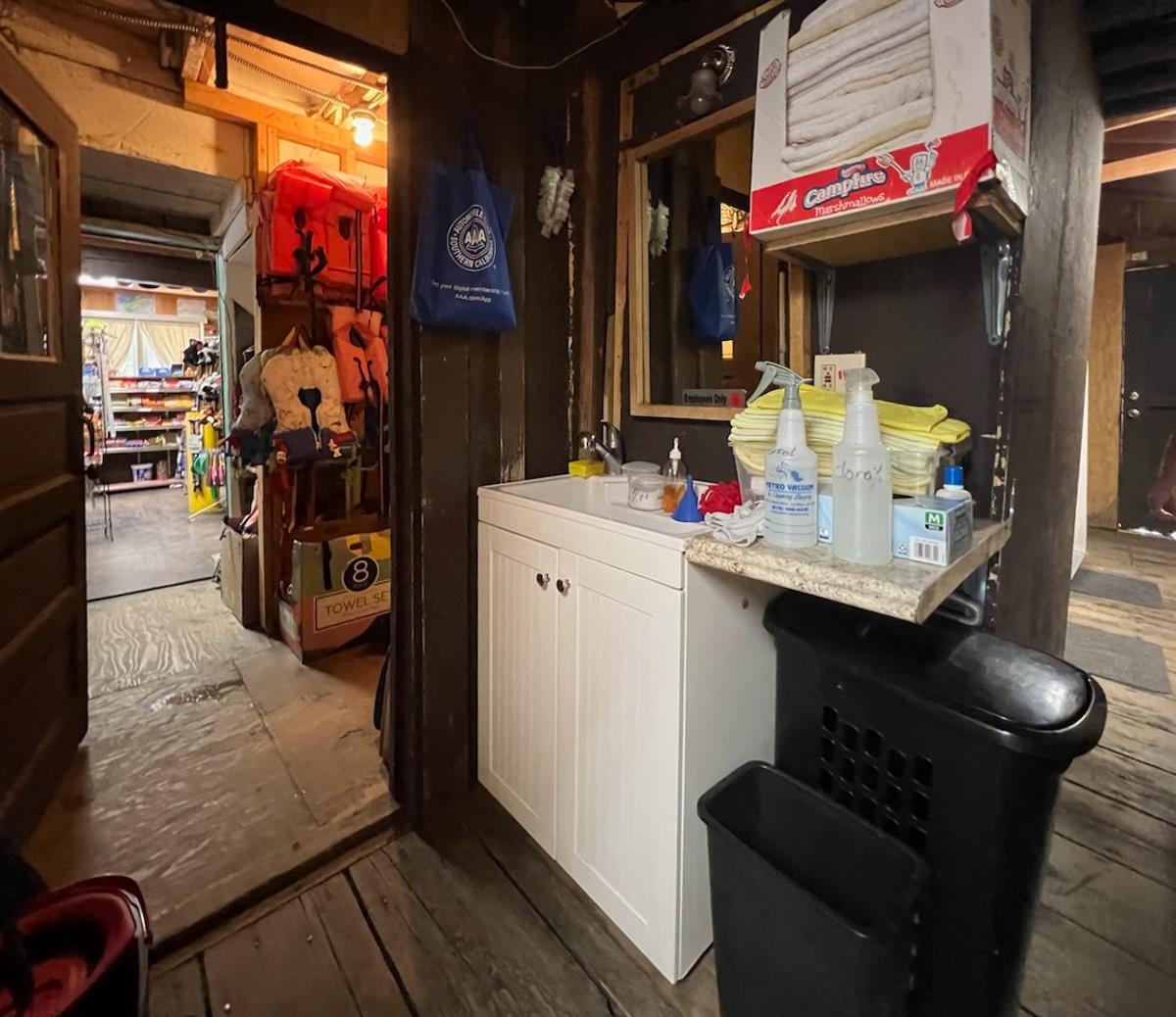 518 Twin Lakes Rd #49 Unit: Twin Lakes General Store