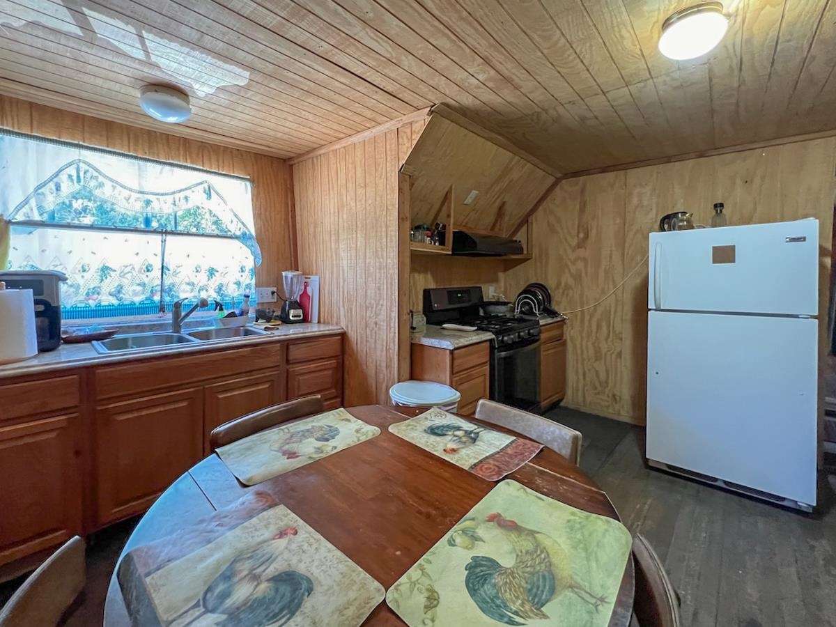 518 Twin Lakes Rd #49 Unit: Twin Lakes General Store