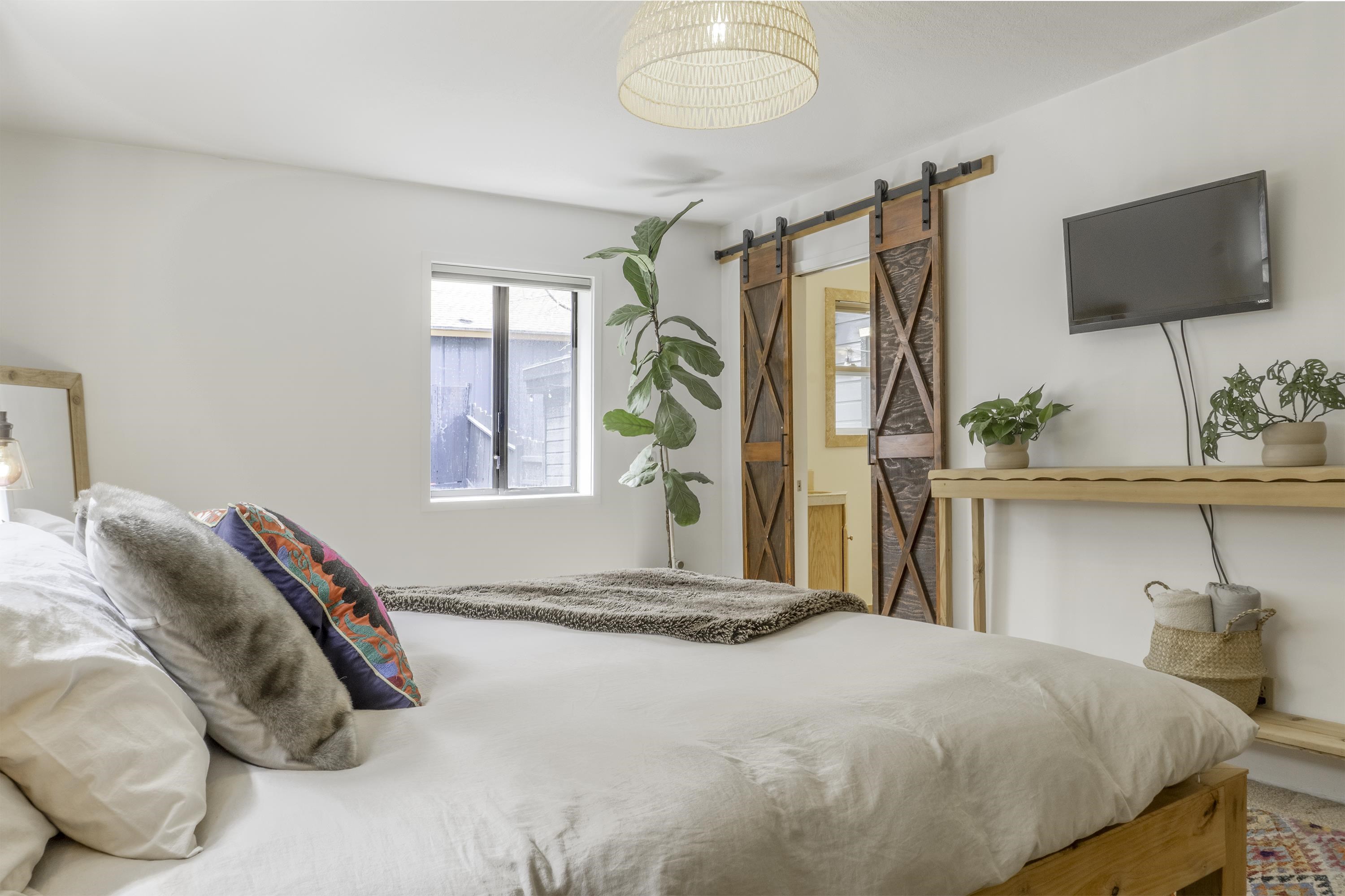 70 Los Angeles Street