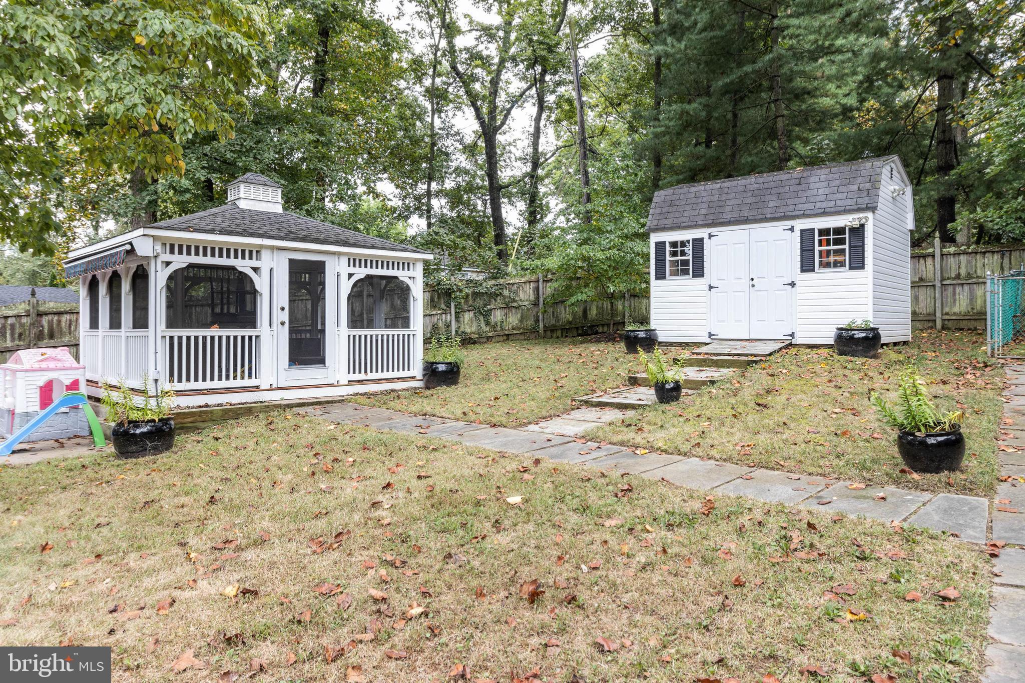 1301 Hawkins Ln