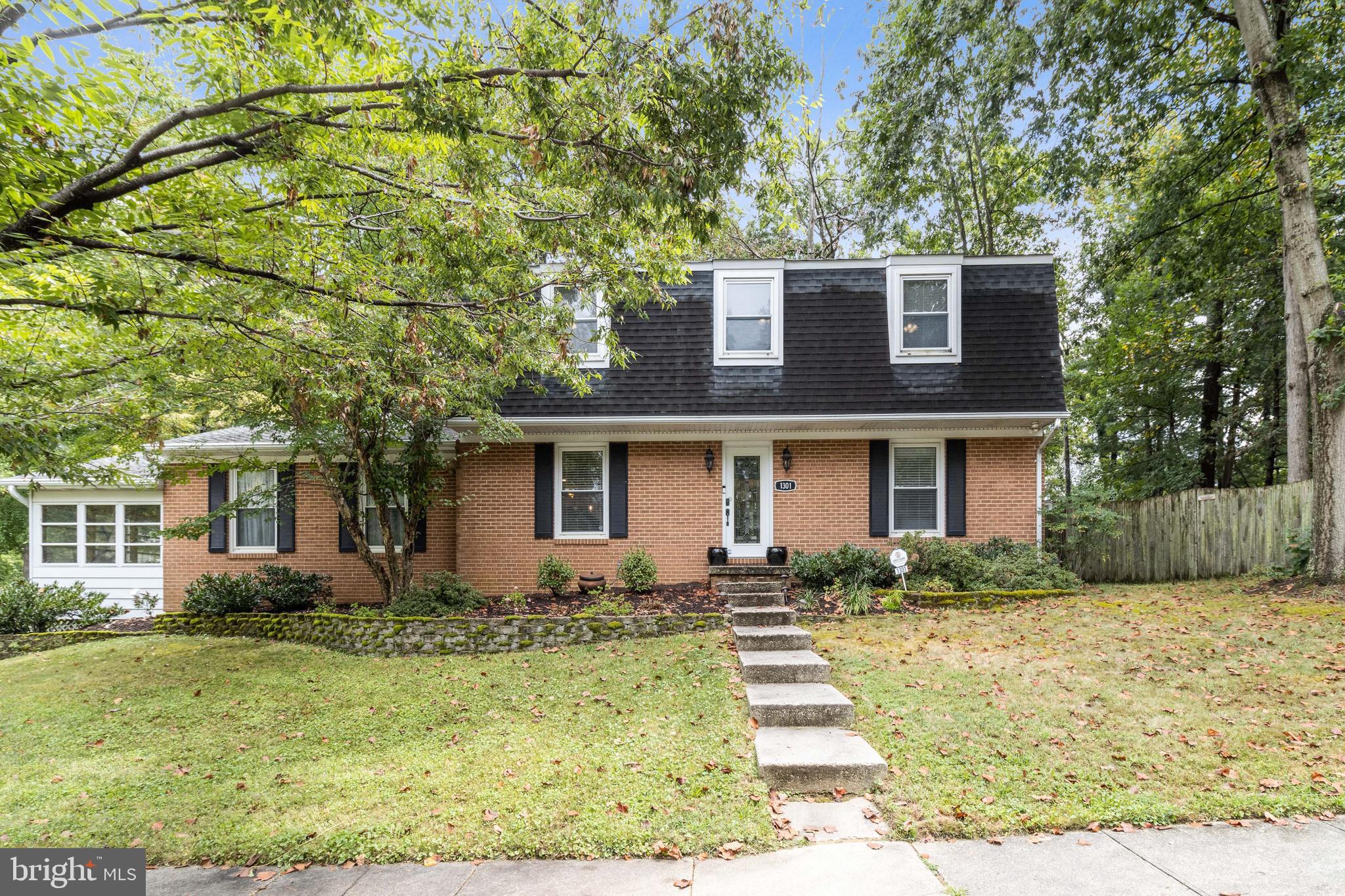 1301 Hawkins Ln
