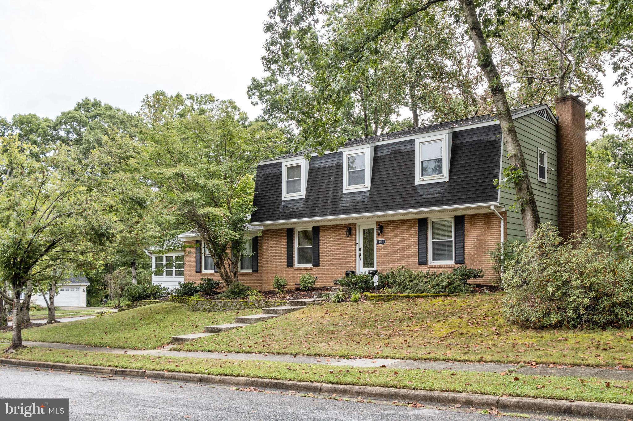 1301 Hawkins Ln