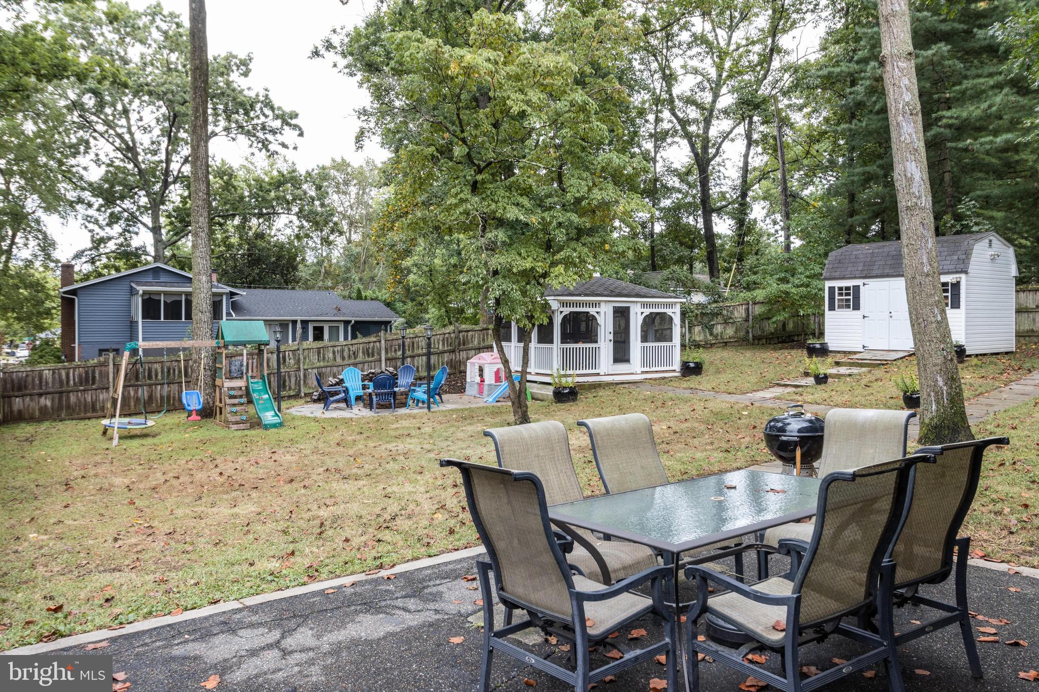 1301 Hawkins Ln