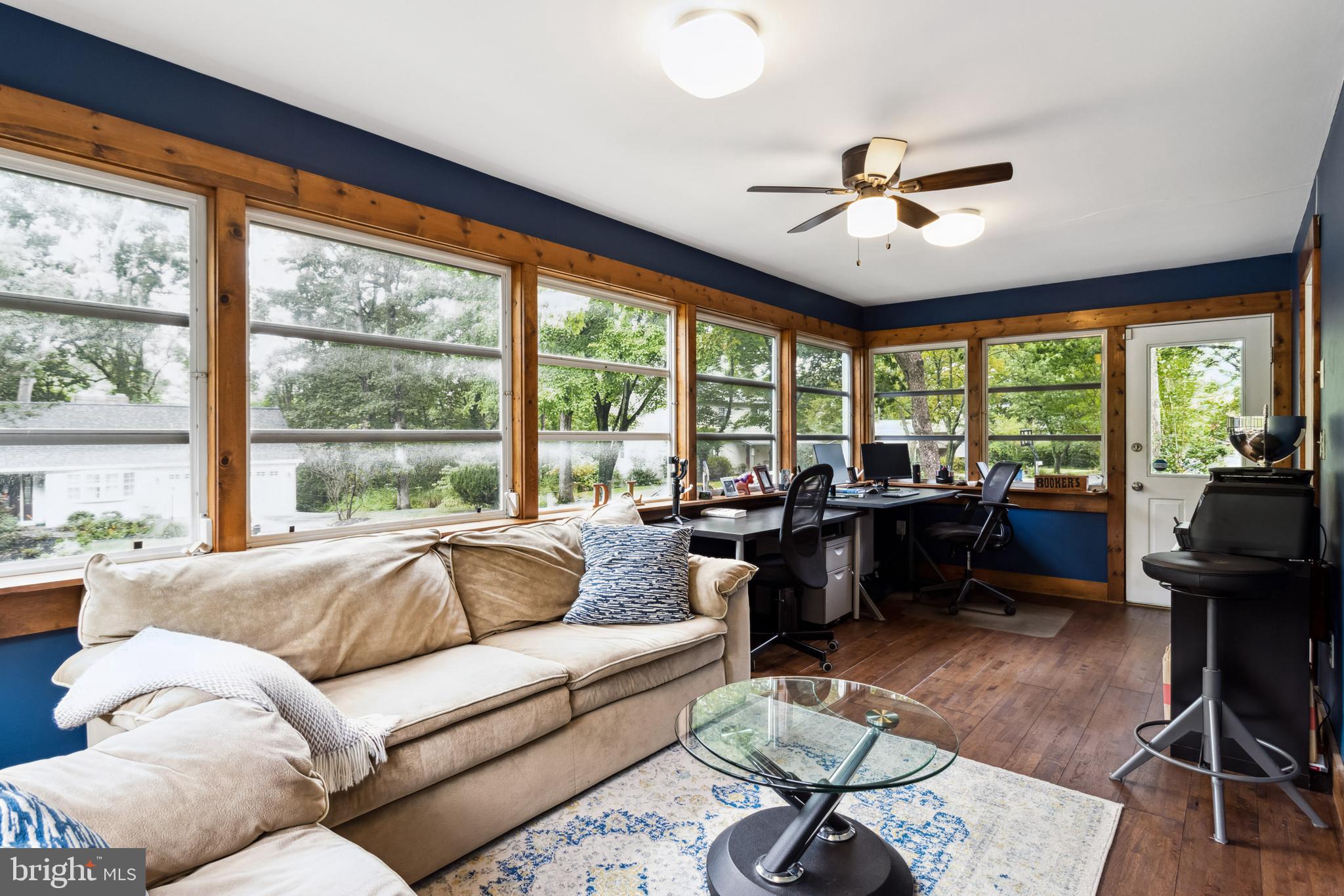 1301 Hawkins Ln