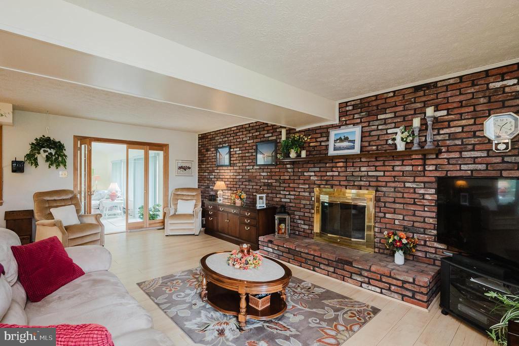 6422 Oak Park Ct