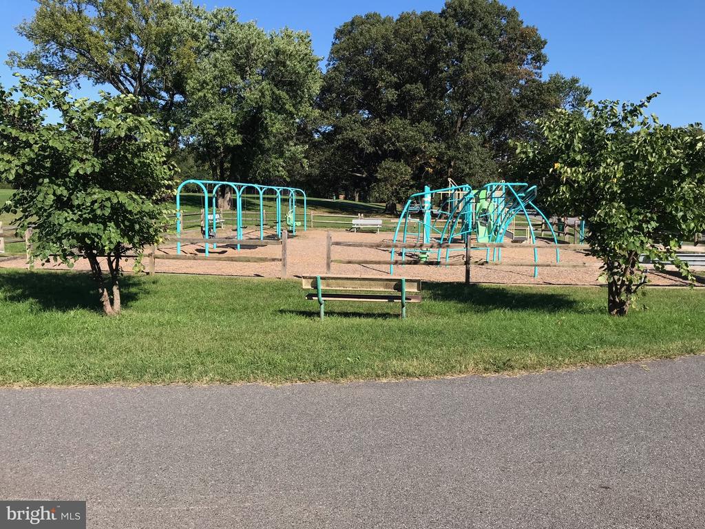 6422 Oak Park Ct