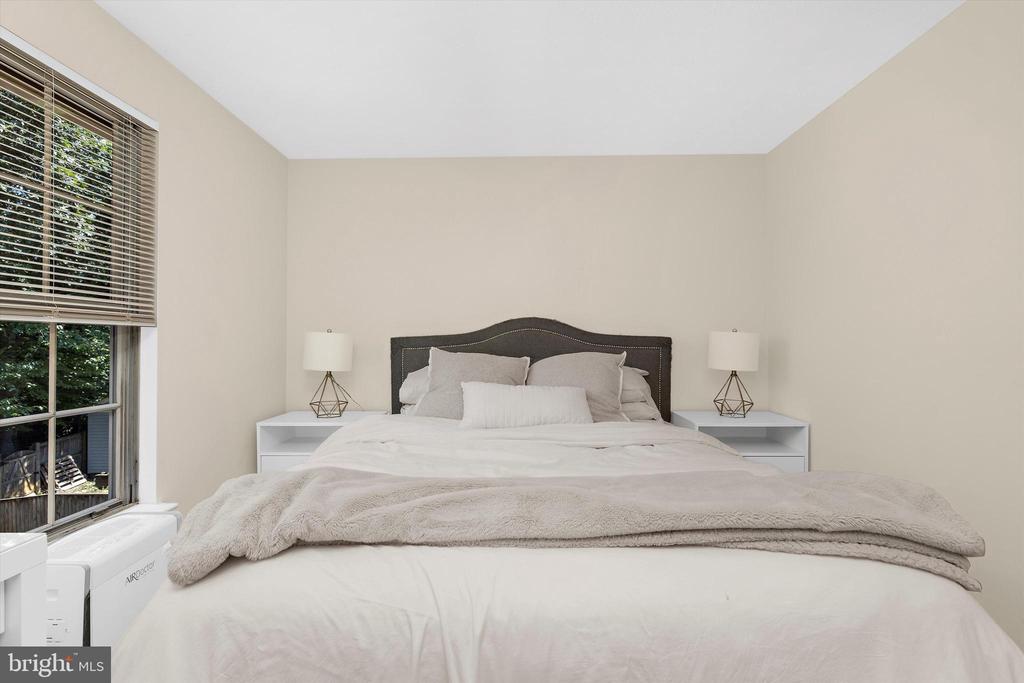 1516 LODGE POLE COURT