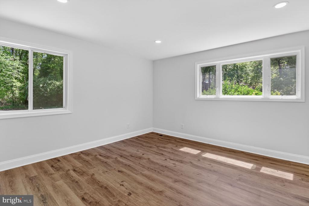 420 EDGEMERE DRIVE