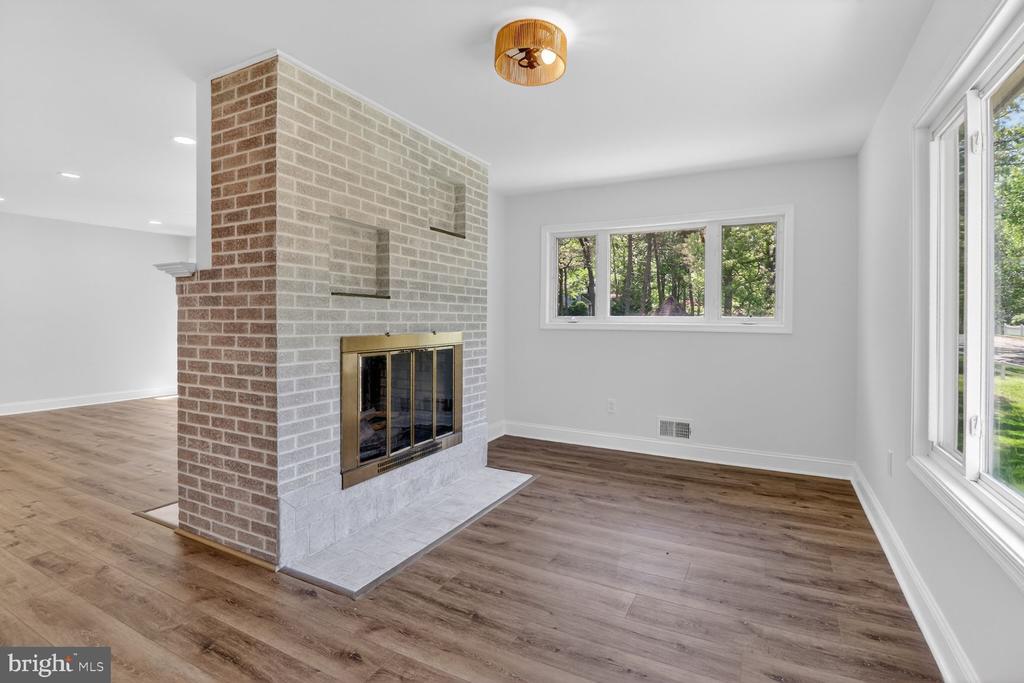 420 EDGEMERE DRIVE