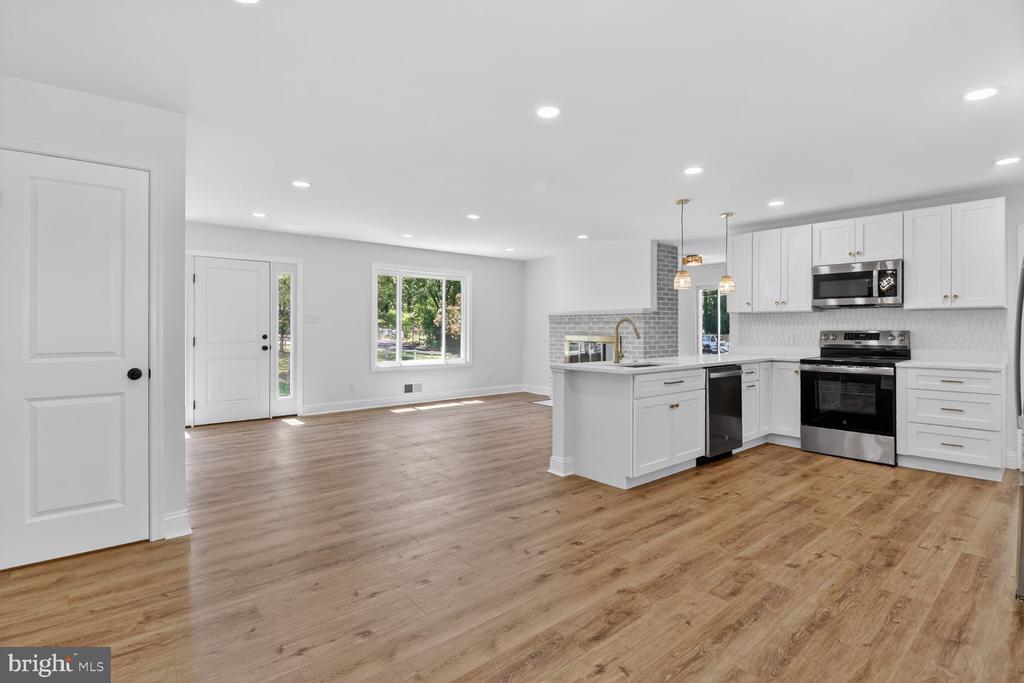 420 EDGEMERE DRIVE