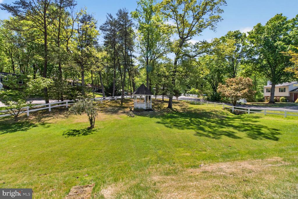 420 EDGEMERE DRIVE
