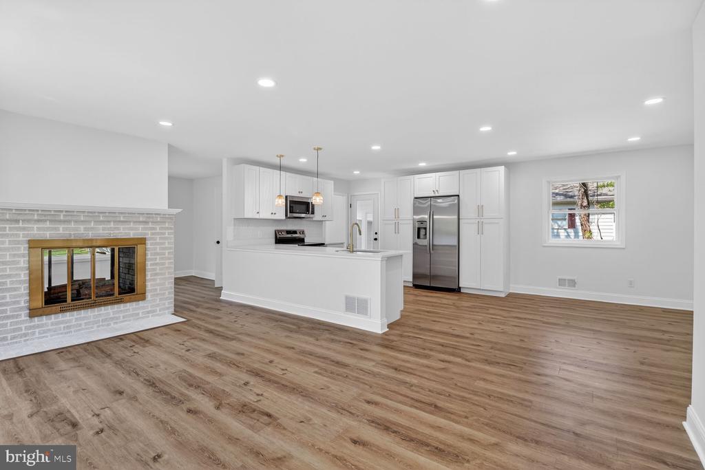 420 EDGEMERE DRIVE