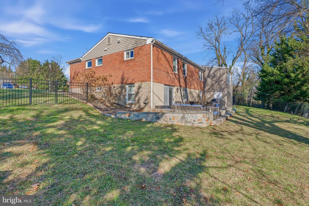 1229 WINE SPRING LANE