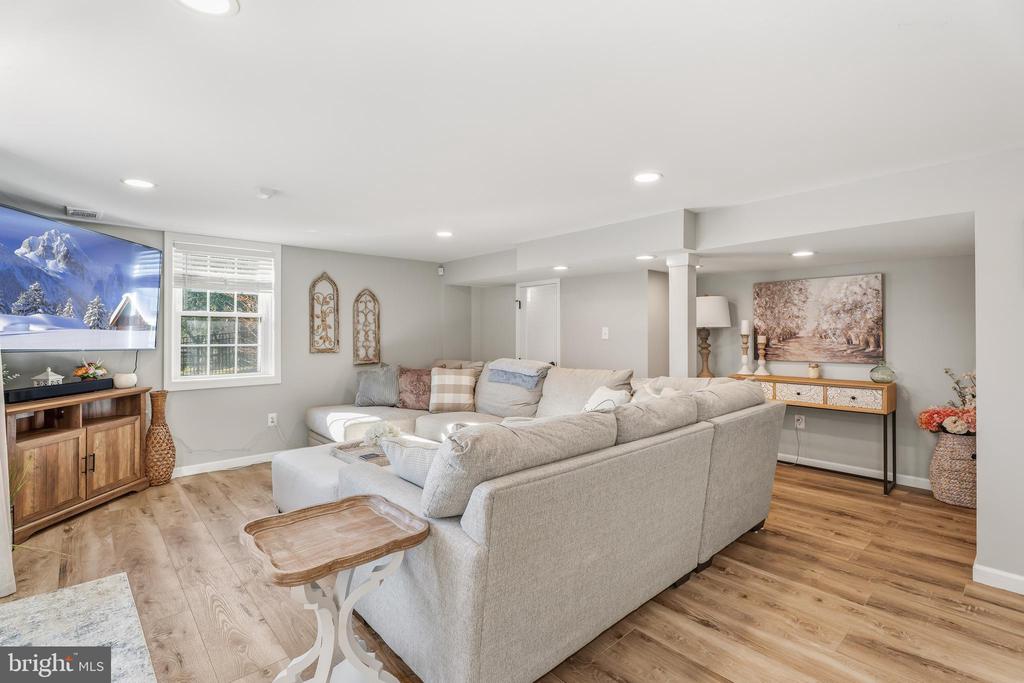 1229 WINE SPRING LANE
