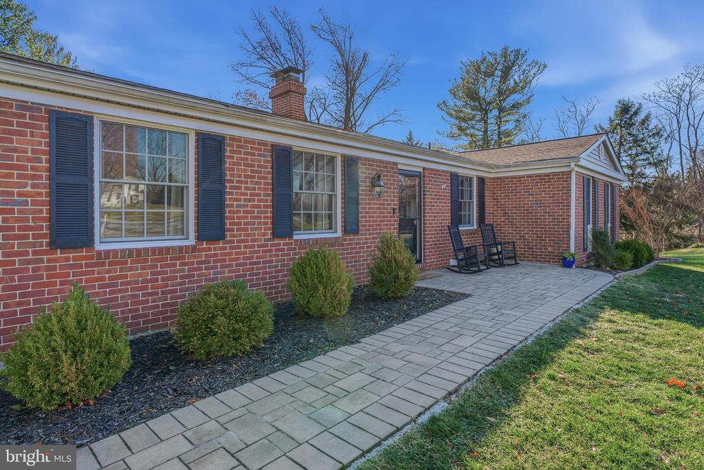 1229 WINE SPRING LANE