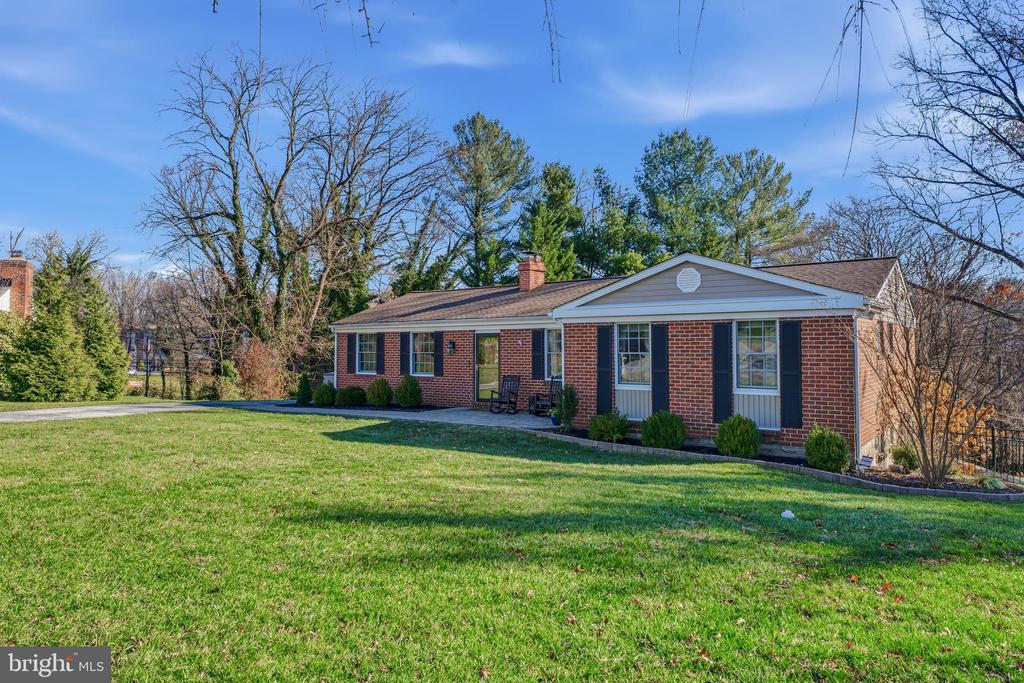 1229 WINE SPRING LANE