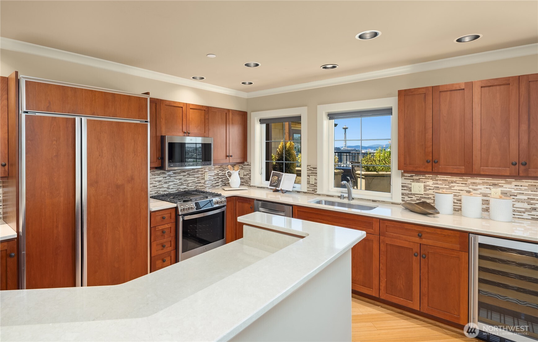745 Bellevue Avenue E Unit: 305