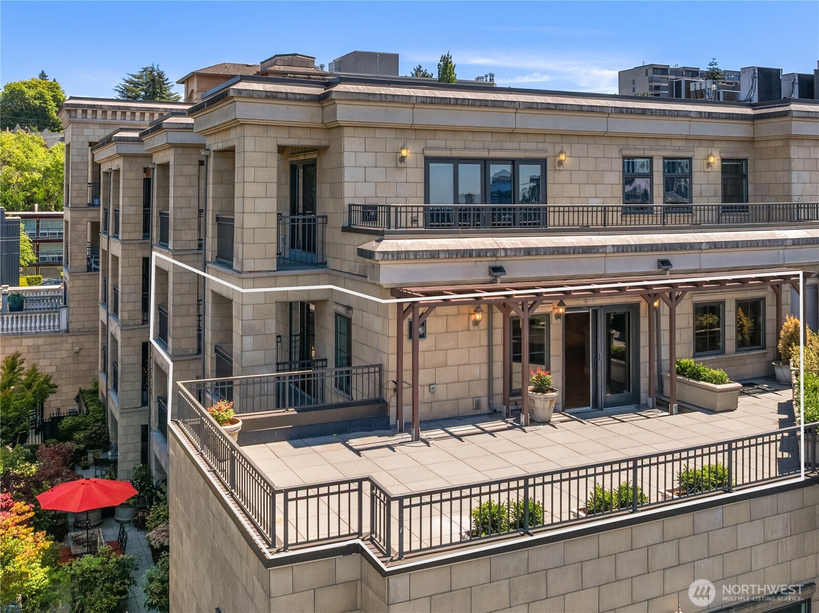 745 Bellevue Avenue E Unit: 305