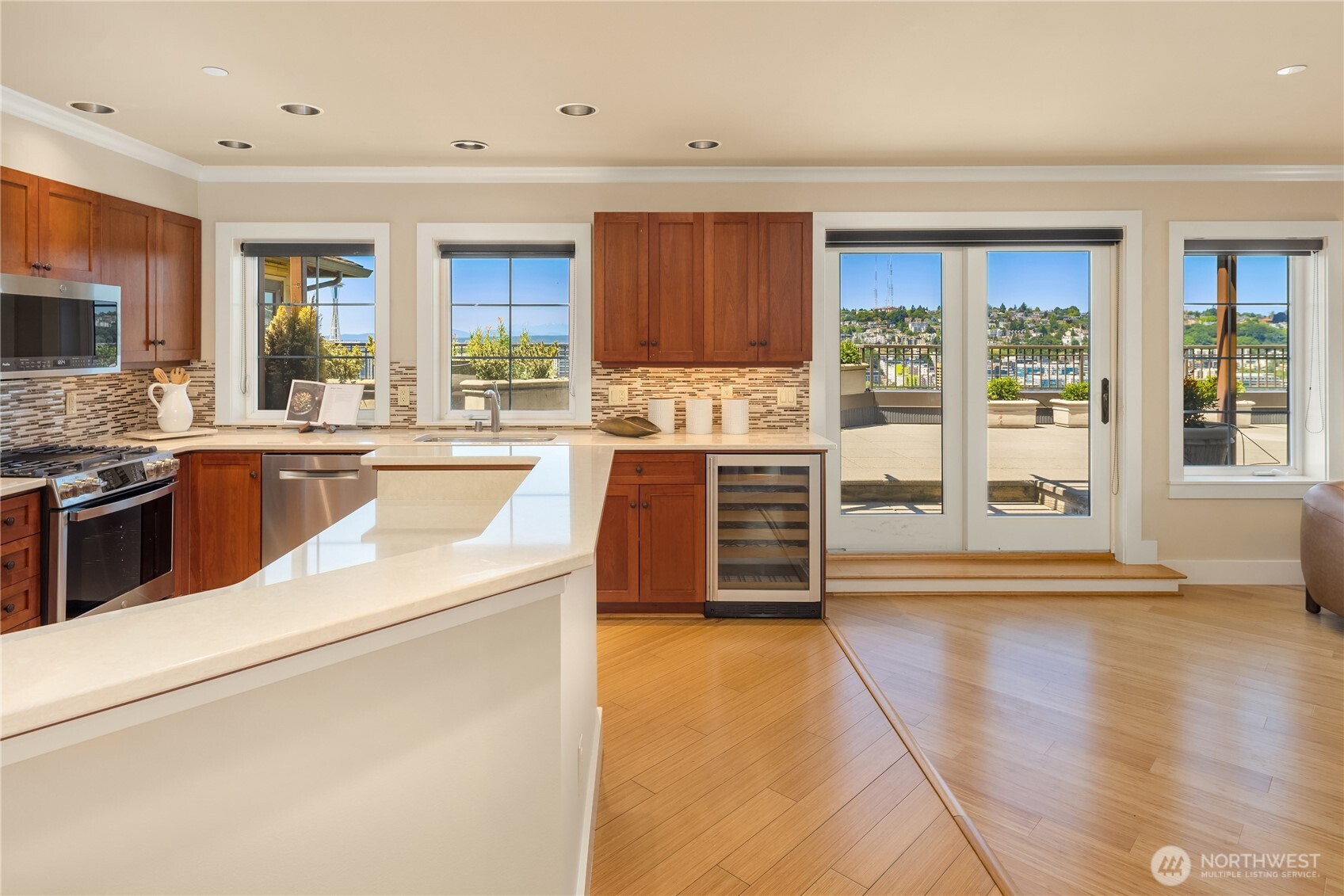 745 Bellevue Avenue E Unit: 305