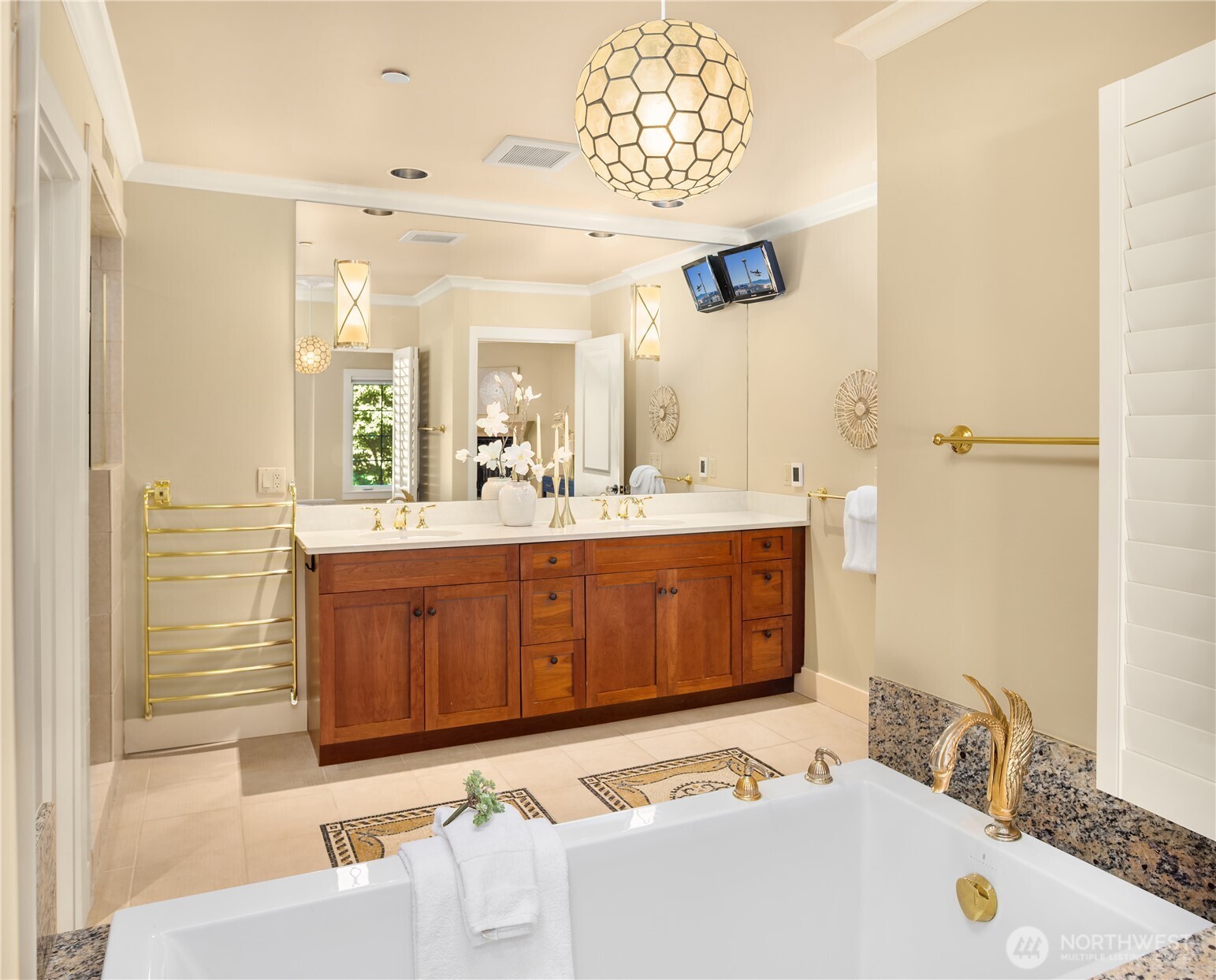 745 Bellevue Avenue E Unit: 305