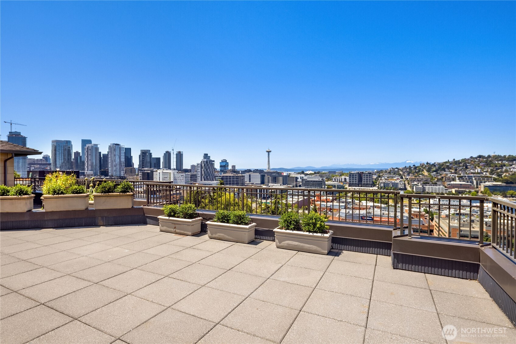745 Bellevue Avenue E Unit: 305