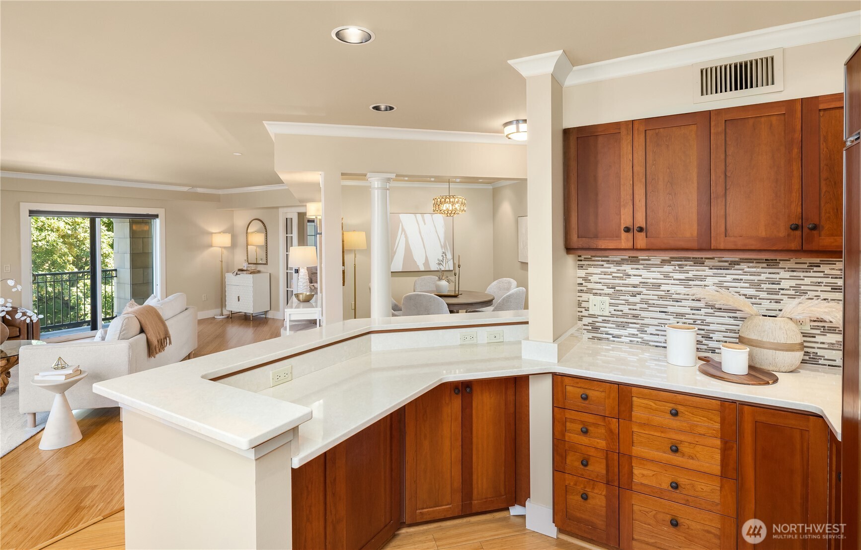 745 Bellevue Avenue E Unit: 305